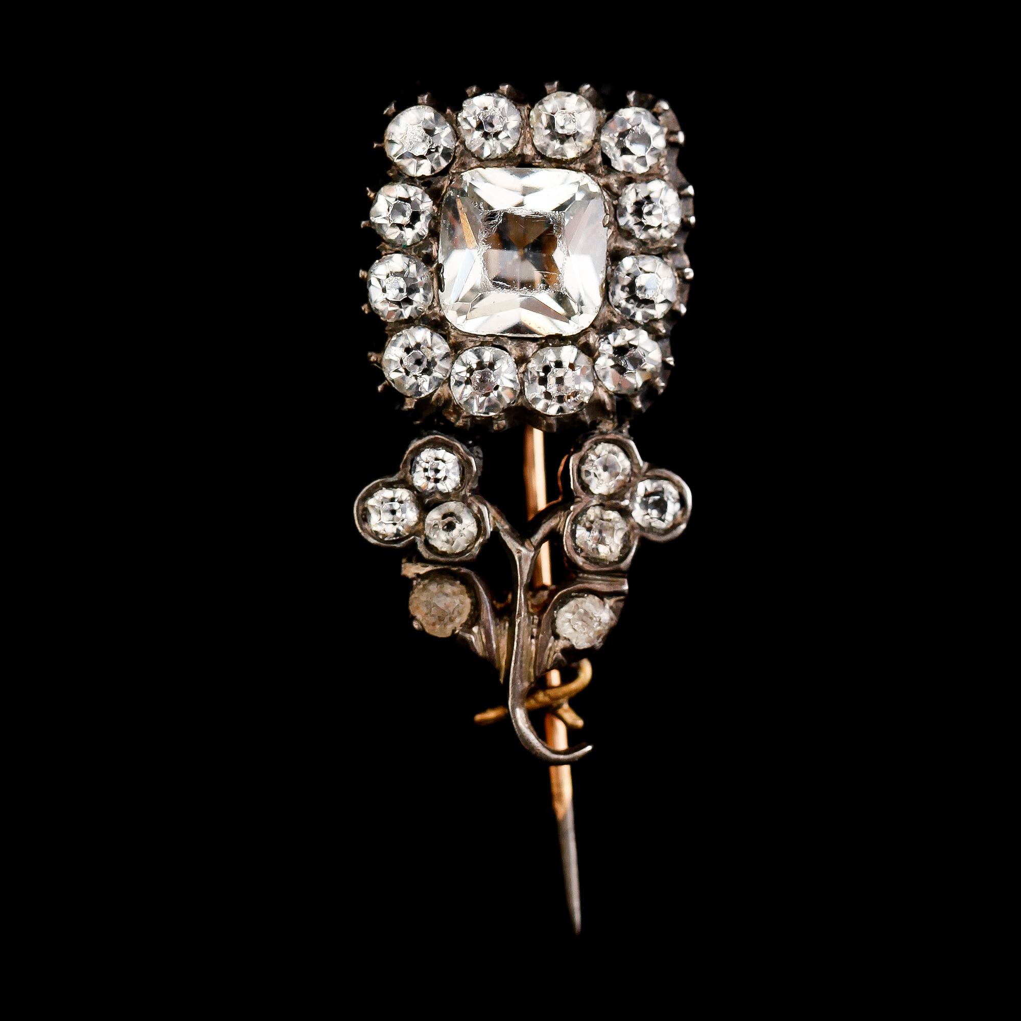 BROSCHER, 7 st, 1800-/1900-tal.