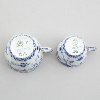 A plate, a coffeecup with saucer and a moca cup with saucer, "Blue Fluted half lace"/"Musselmalet", Royal Copenhagen.