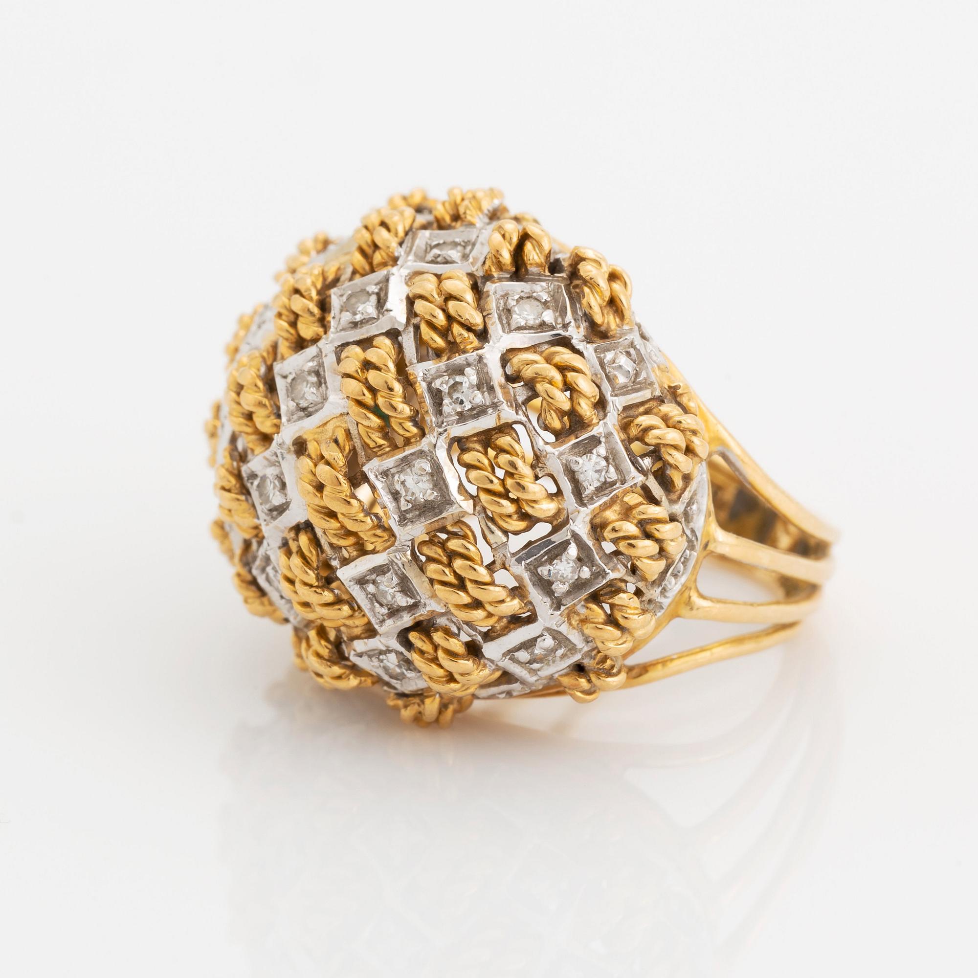 Ring 18K guld med åttkantslipade diamanter.