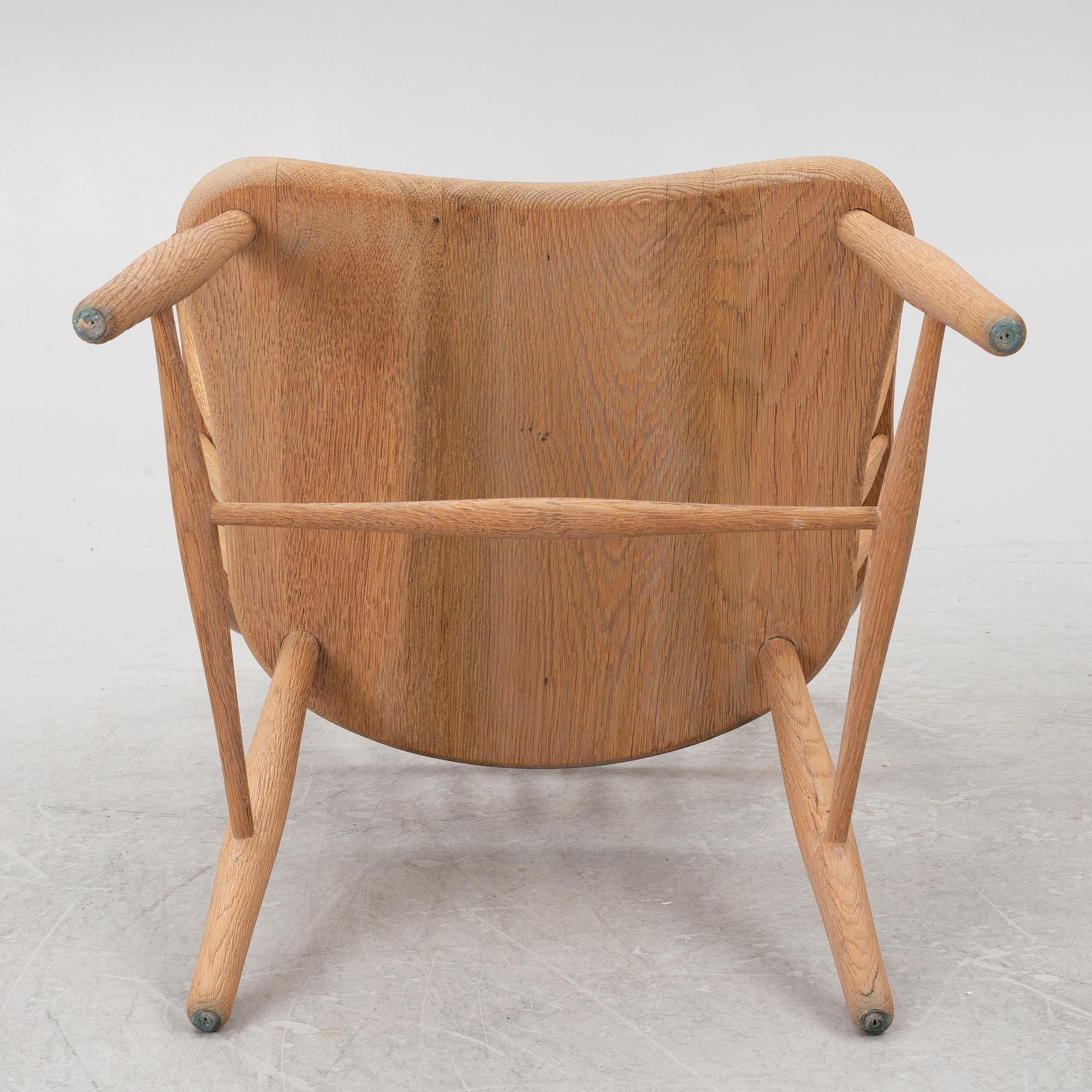Frits Henningsen, a set of eight Windor chairs, Carl Hansen & Søn, Denmark.