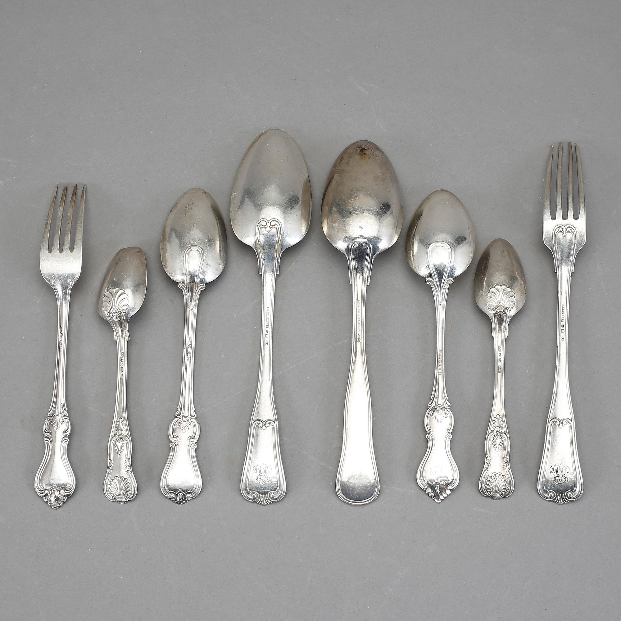 PARTI SILVER, 19 delar, silver, bland annat av modell "Olga", 1900-talets första hälft. Vikt ca 930 gram.