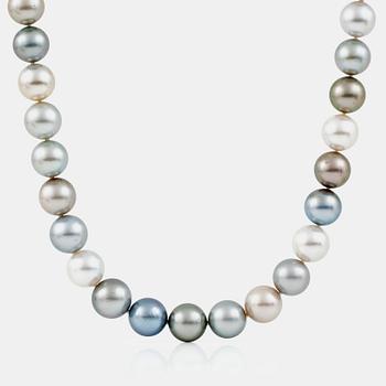 1213. A cultured Tahiti pearl necklace. Ø 15.1 - 17.1 mm.