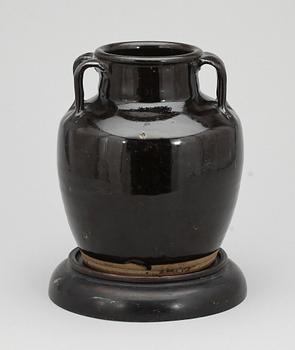KÄRL, keramik, Kina, troligen Ming dynastin (1368-1644).