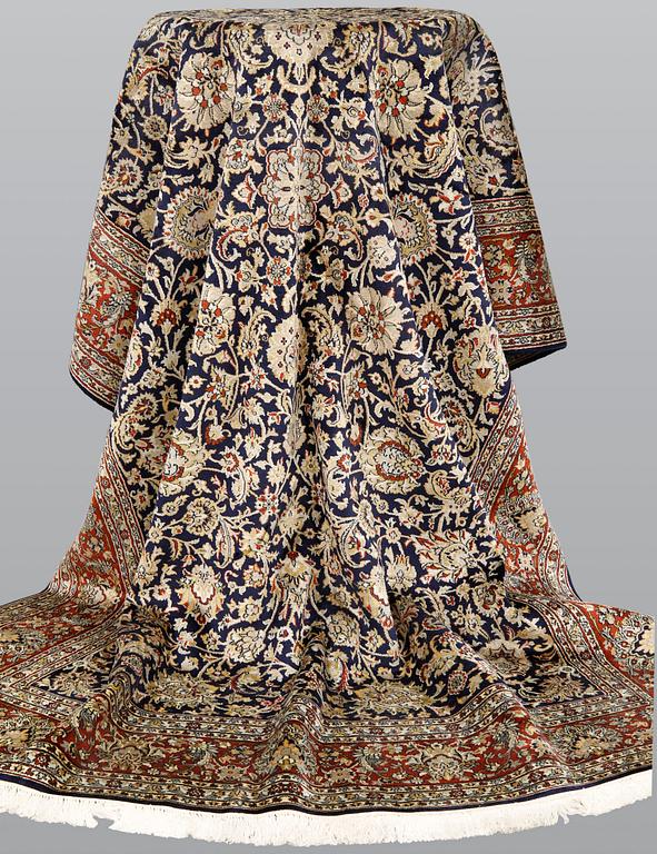 A silk Kashmir carpet, ca 280 x 188 cm.