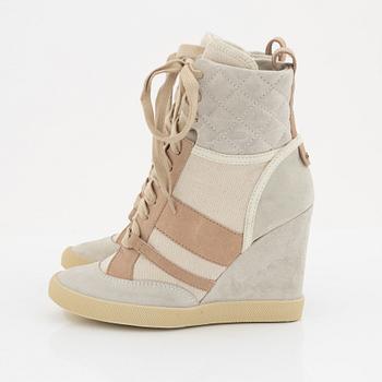 Chloé, a pair of wedge sneakers, size 37.