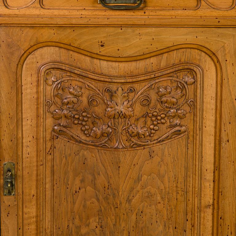 Vitrinskåp, tidigt 1900-tal.