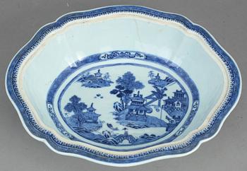 KAROTT med LOCK, porslin, Kina, Jiaqing 1796-1820.