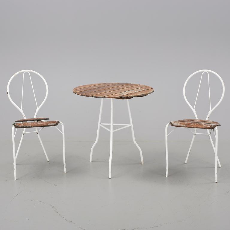 TRÄDGÅRDSGRUPP, 3 st, "Pia" Tore Ahlsén, Gärsnäs, formgivna 1942.