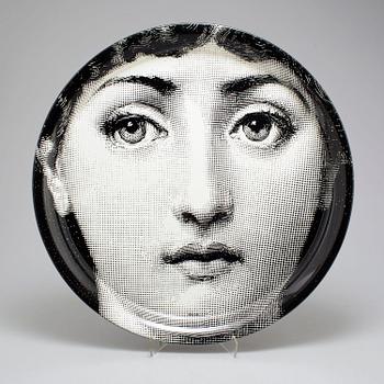 PIERO FORNASETTI, bricka, plåt, Milano, Italien, numrerad 27, daterad 2013.