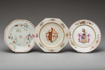 TALLRIKAR, 1+2, porslin. Kina, Qianlong(1736-1795) resp. Samson.