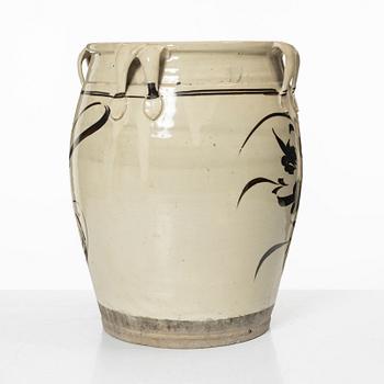 A Cizhou style ceramic jar, Ming dynasty or later.