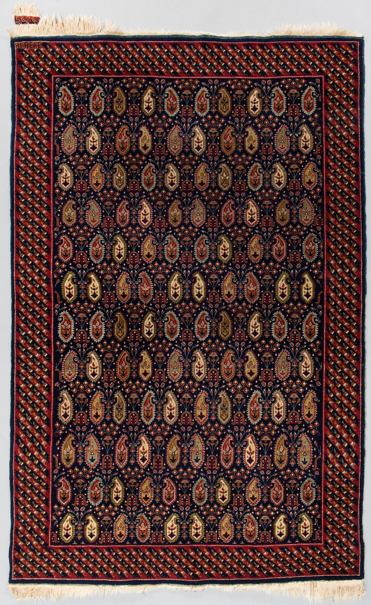 Matto, signeerattu, Hereke, Turkki, 184 x 119 cm.
