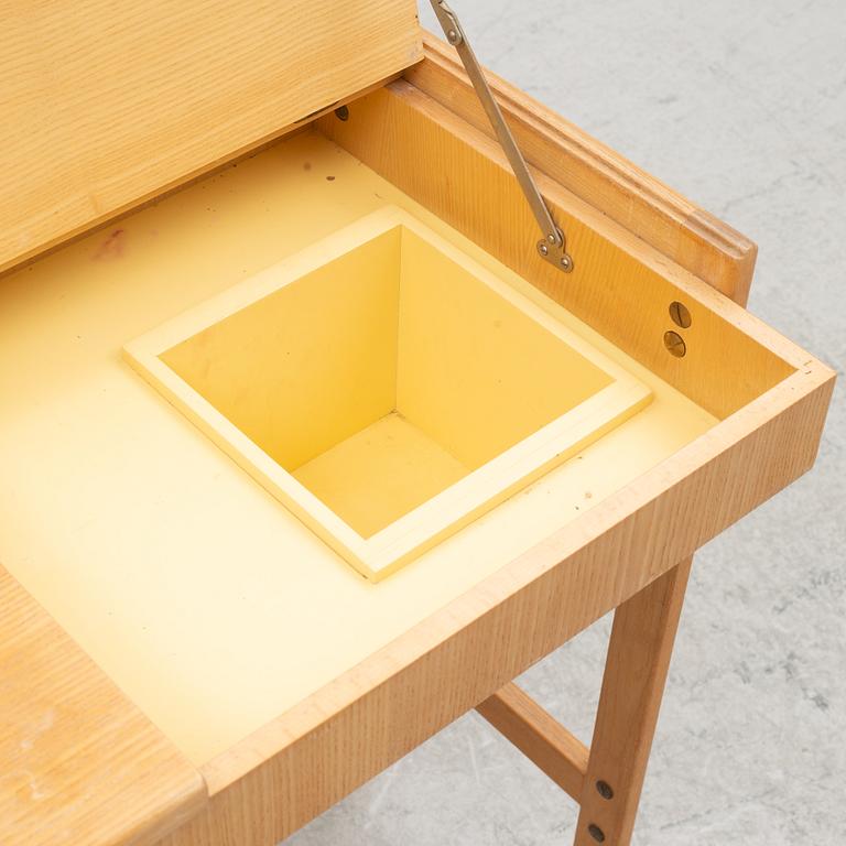 Dressing table, Swedish Modern, first half of the 20th century.