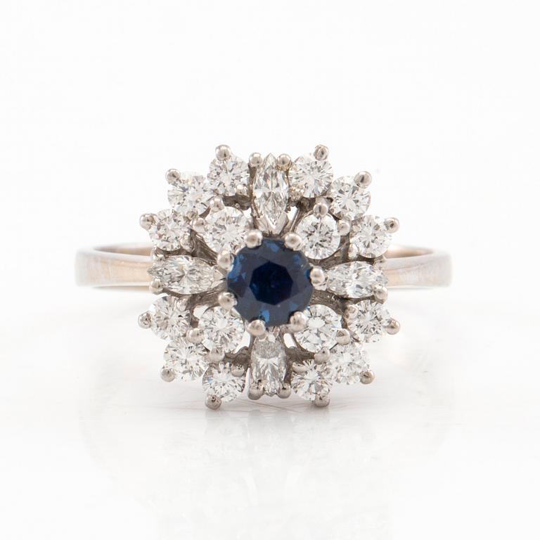 Ring/Cocktail ring 18K white gold with a sapphire and diamonds.