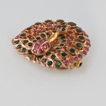 BROSCH, 8K guld med 6 fasettslipade rosa safirer och smaragder,  Vikt 26,2  gram.