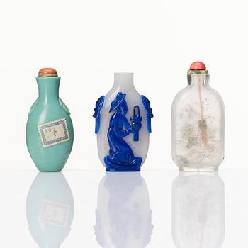 A set of three glass snuff bottles, Qing dynasty.