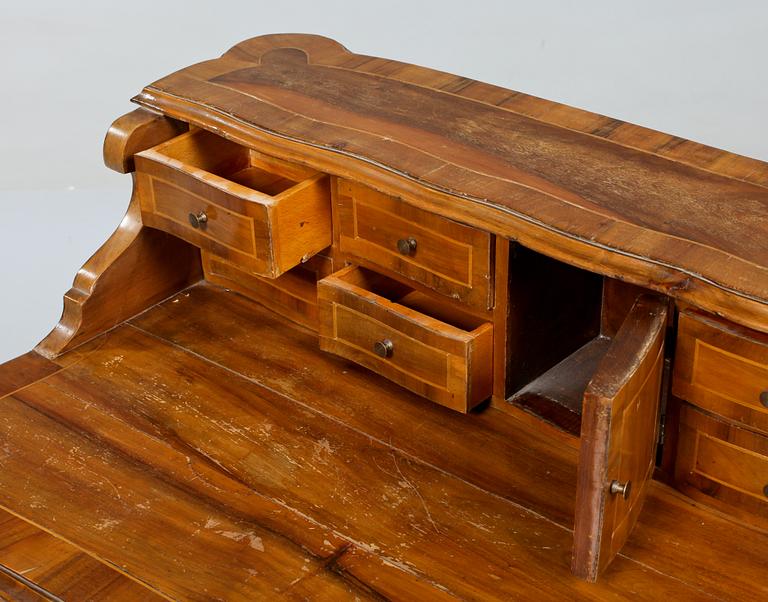 SKRIVBORD, rokokostil, 1900-talets första hälft.