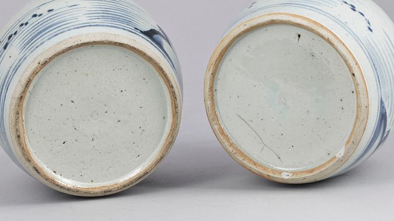 BOJANER, ett par snarlika, porslin, Kina 1800-tal.