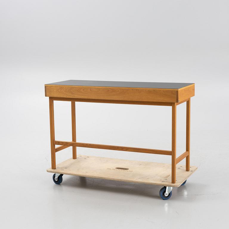 Sara Larsson, a "Mind" desk, for A2.