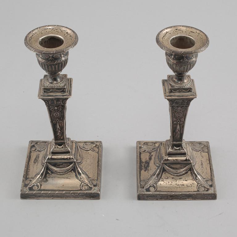 LJUSSTAKAR, ett par, silver, London, England, 1903.