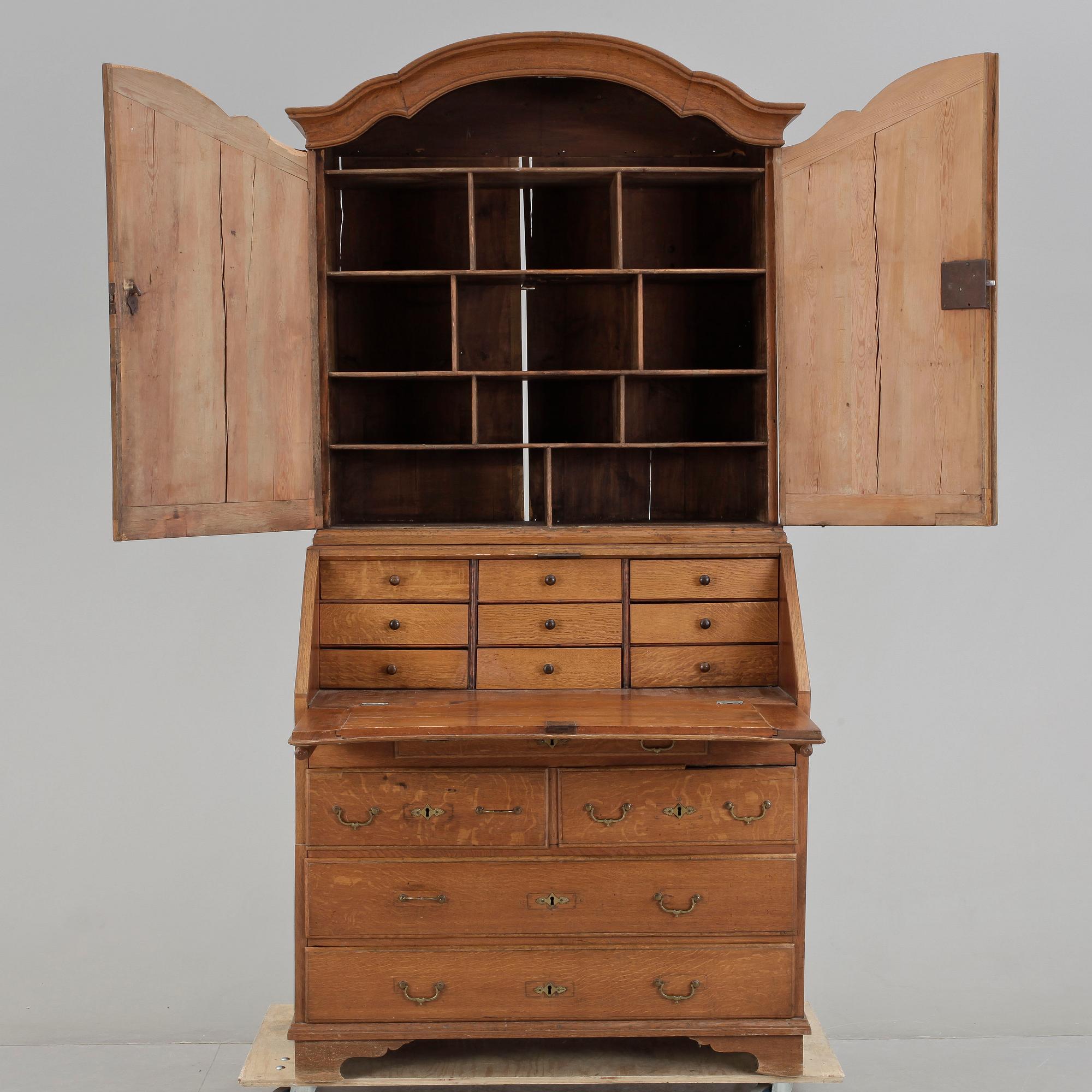 SKRIVSKÅP, rokoko, sent 1700-tal.