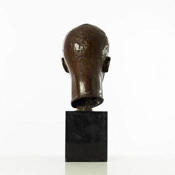 Gudmar Olovson, skulptur. Signerad. Gjutarstämpel. Brons, total höjd 52 cm, längd 22 cm.