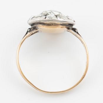 Ring, 18K guld och silver med rosenslipade diamanter.