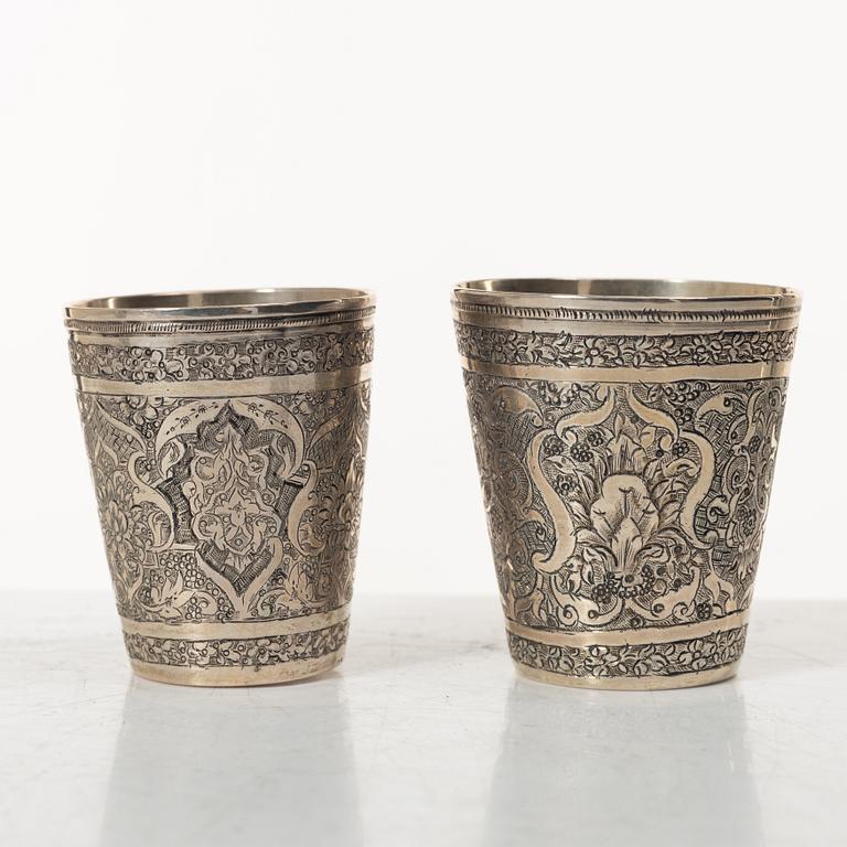 Supkoppar, 12 st snarlika, silver, Persiska, 1900-talets första hälft. Totalvikt436 gram.