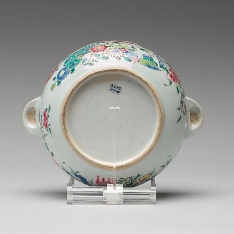 An imari tureen with cover, Qing dynasty, first half of the 18th century.