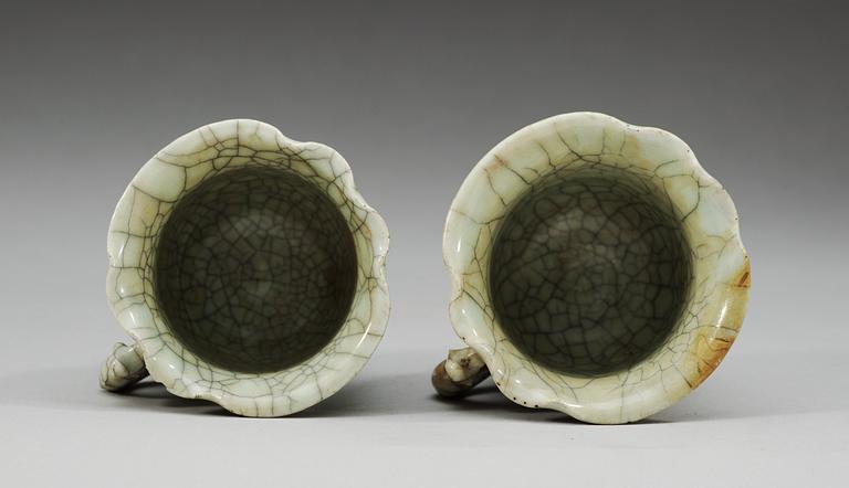 A pair of ge-glazed cups, Qing dynasty.