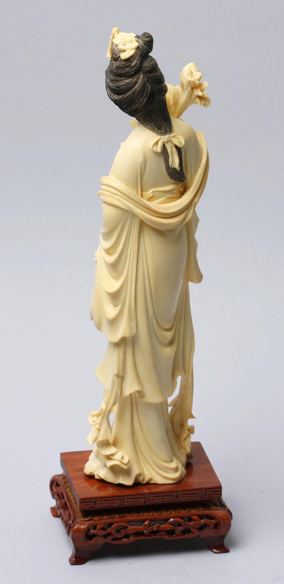 FIGURIN, elfenben, Kina, 1900-talets första hälft.