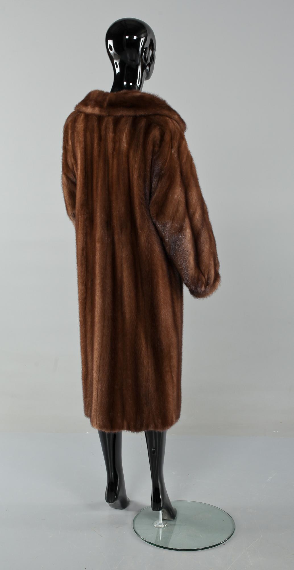 PÄLSKAPPA, Saga Mink.