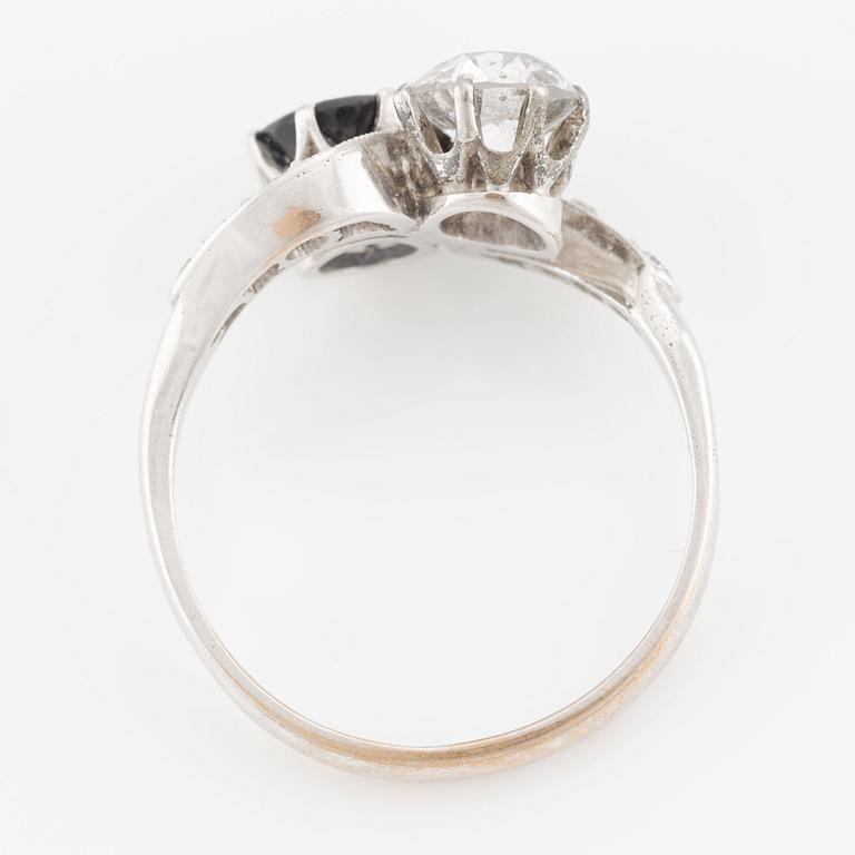 Ring, syskonring, 18K vitguld med  mörkt safir och diamanter.