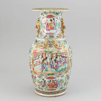 A Canton famille rose vase, Qing dynasty, 19th Century.