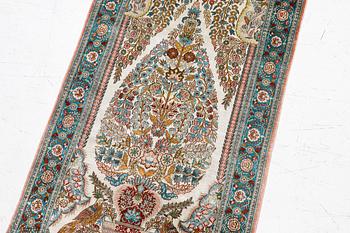 Matta, silke,  ca 125 x 61 cm.