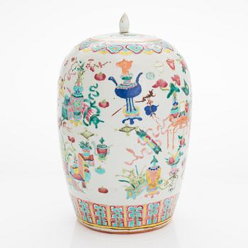 A famille rose vase, Qing dynasty, circa 1900.