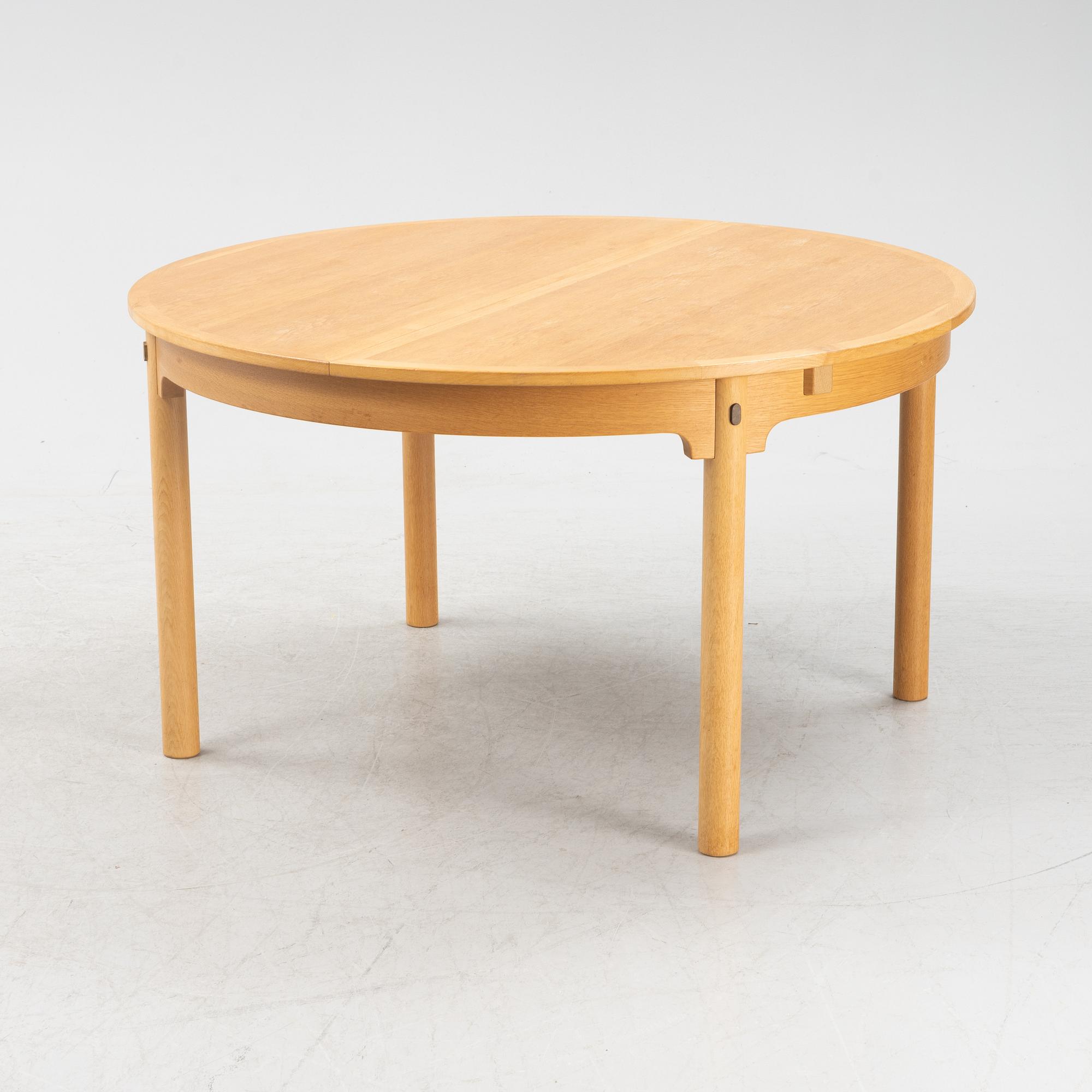 Børge Mogensen, a round 'Öresund' oak dining table.