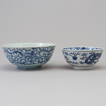 Two blue and white bowls, Qing dynasty, 19th Century.