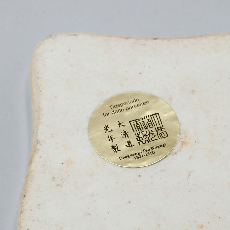 A chinese porcelian cabaret from the 19th century.