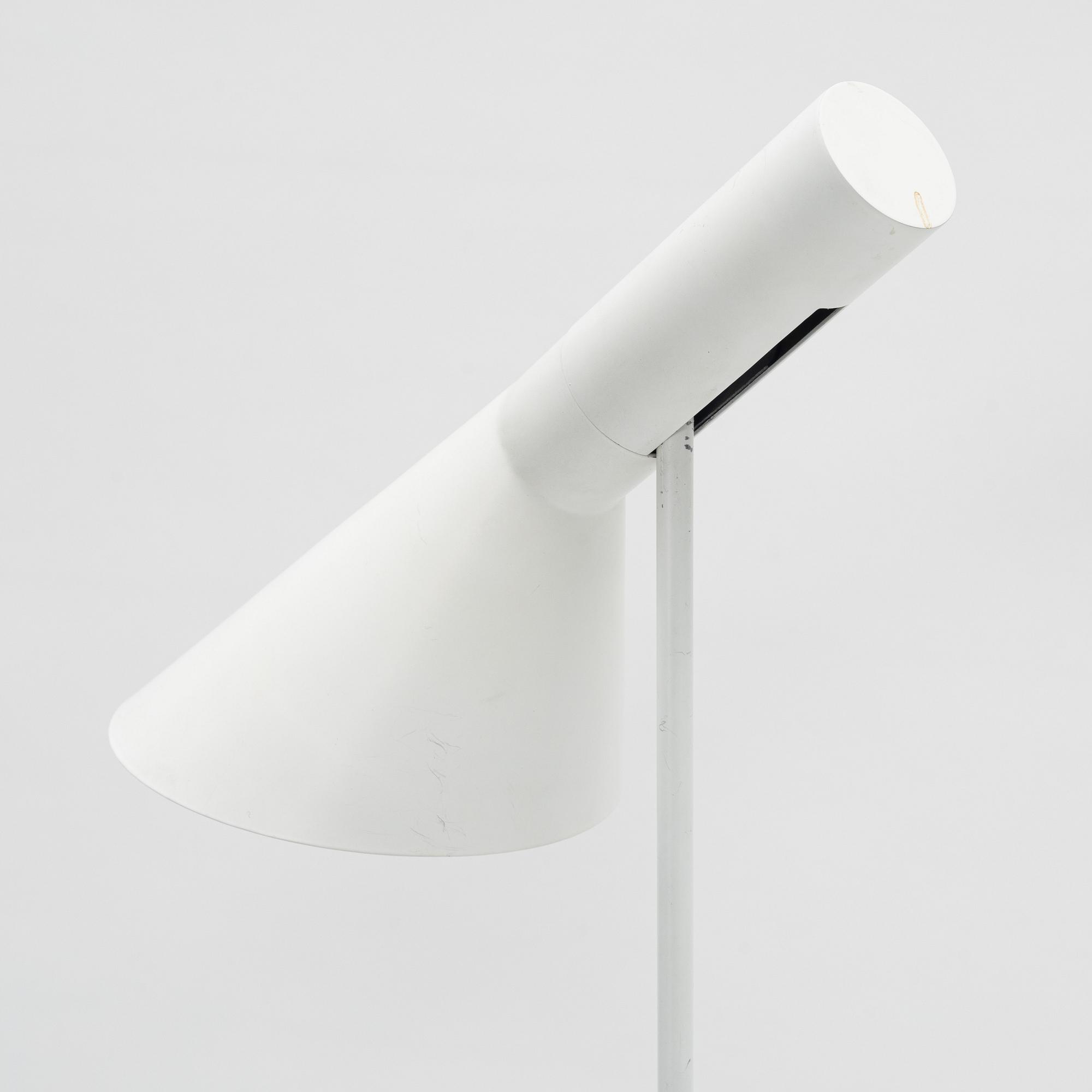 Arne Jacobsen, golvlampa, "AJ", Louis Poulsen, Danmark.