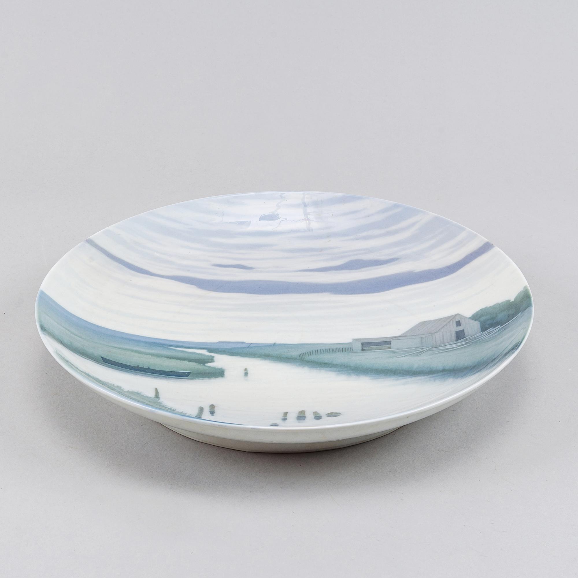 A porcelain dish by Stephan Ussing from Royal copenhagen.