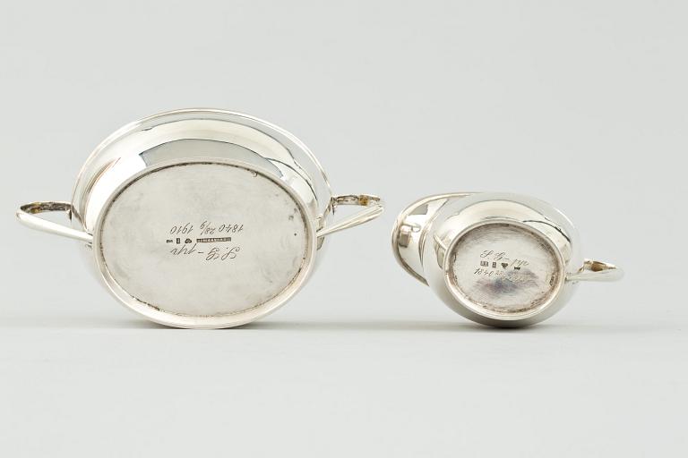 SKED, SOCKERSKÅL samt GRÄDDSNIPA, silver, Bernt Erlandsson, Kristianstad 1908 och 1910. Total vikt ca 325 gram.