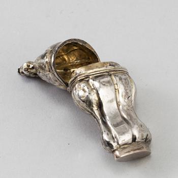 A silver snuff bottle, possibly Denmark, 1700/1800.