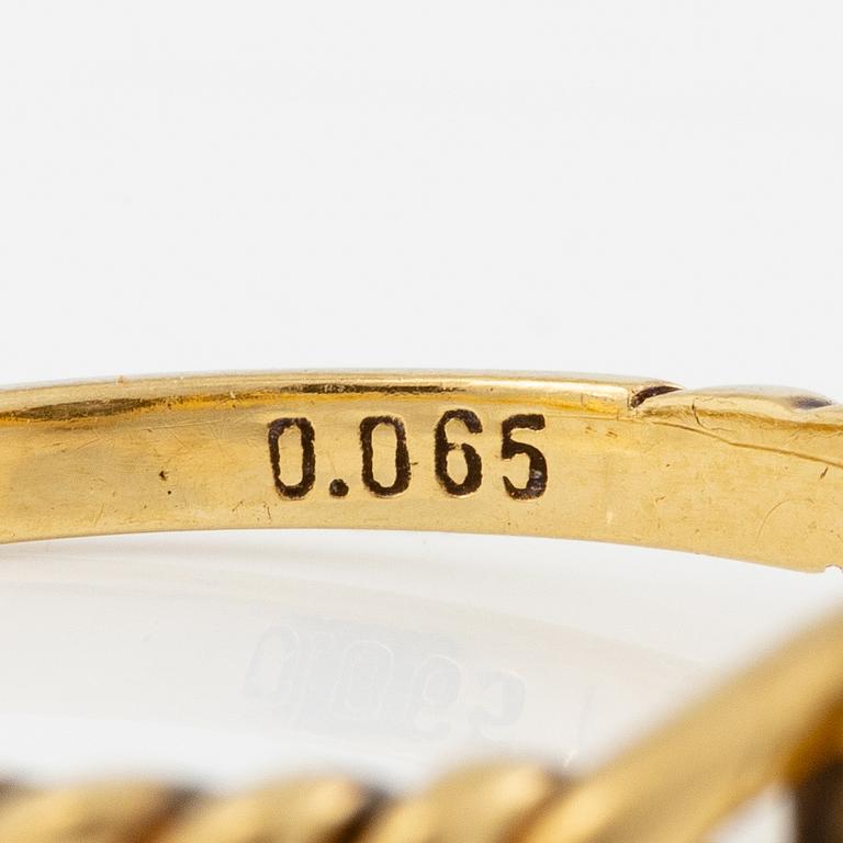 Ring, 18K gold with octagon-cut diamonds.