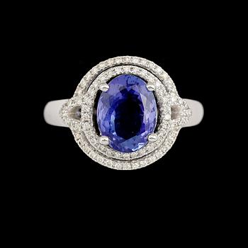 RING, 18 k vitguld, tanzanit ca 3.60 ct, briljantslipade diamanter tot ca 0.31 ct.
