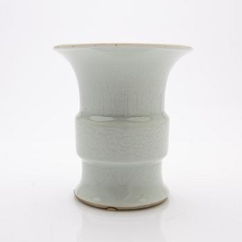 Vase, porcelain, China, Qing dynasty, Qianlong (1736-95).