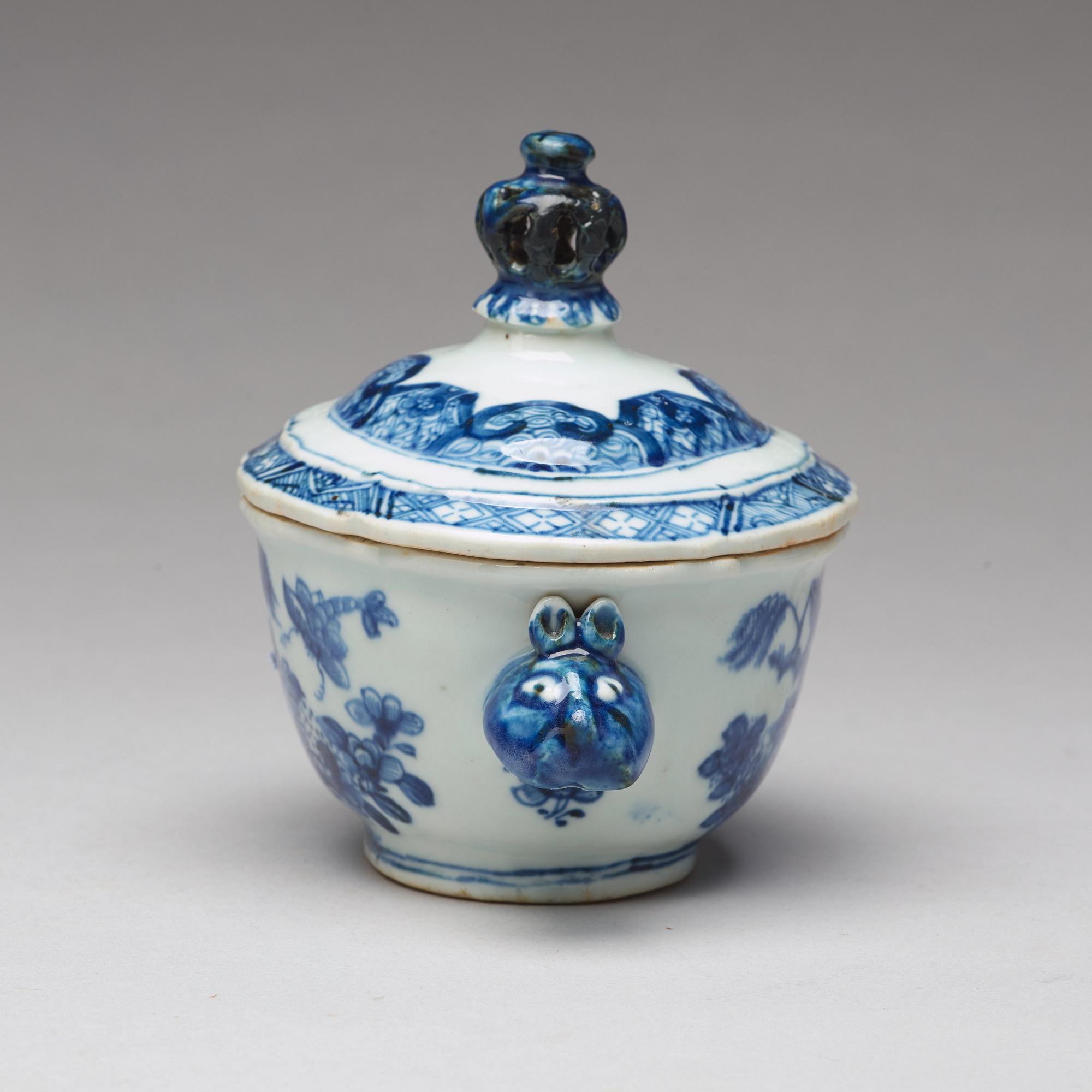 SMÖRTERRIN med LOCK och FAT, kompaniporslin. Qingdynastin, Qianlong (1736-95).