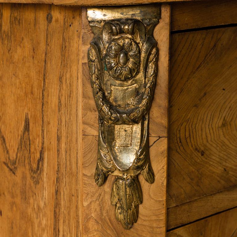 A Gustavian chest of drawers, 18th Century.