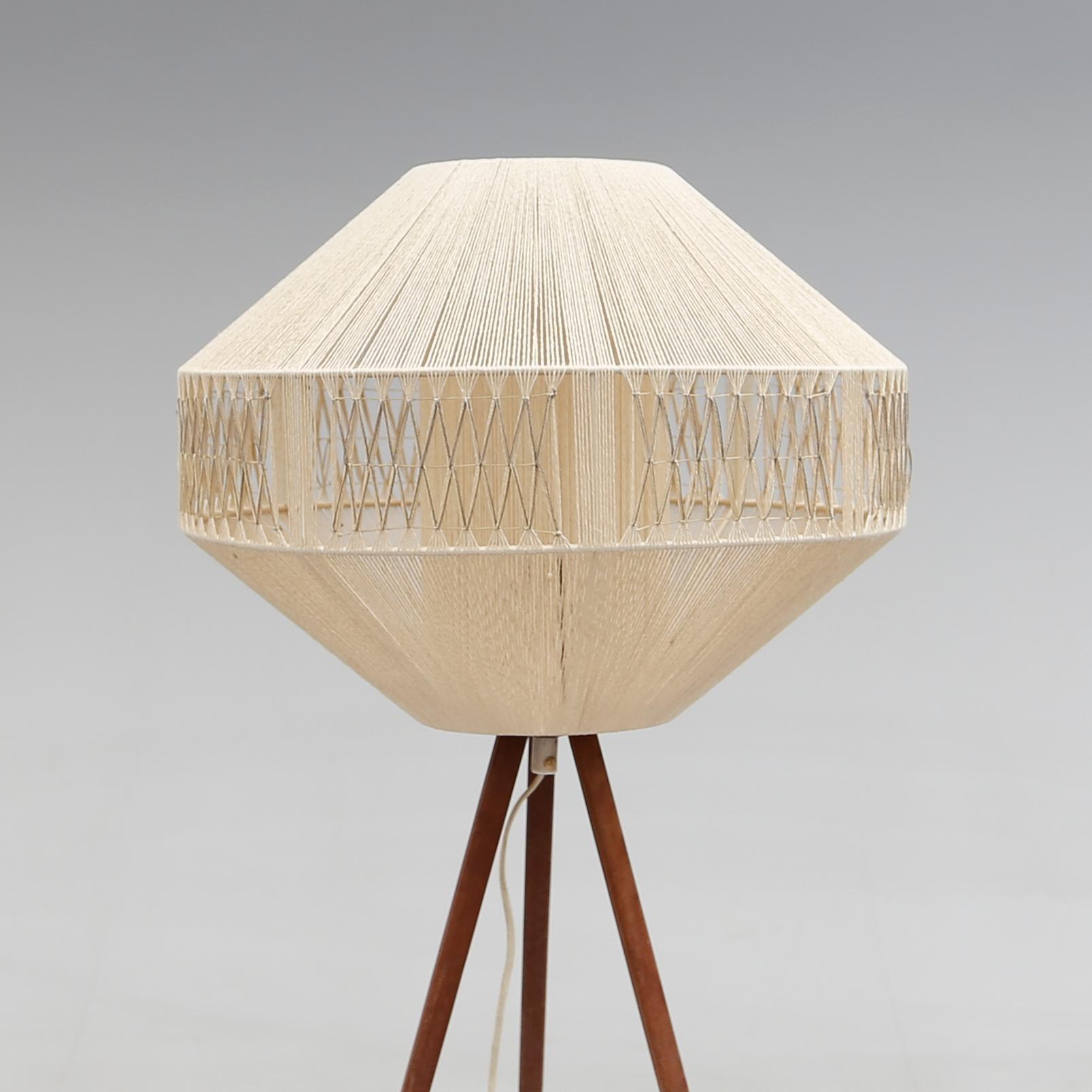 GOLVLAMPA, 1900-talets mitt.