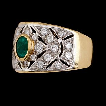 RING, 18 k guld, smaragd samt briljantslipade diamanter.